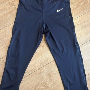 Nike Cropped Dark Blue Leggings